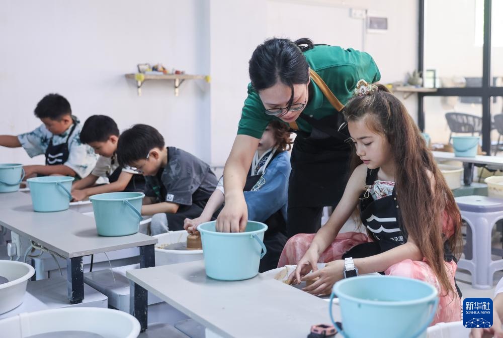 浙江慈溪：暑期青瓷文化课堂