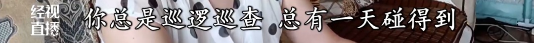 太危险了!商场内妈妈和宝宝一起摔下去 很多家长都喜欢这样做 太危险了!商场内妈妈和宝宝一起摔下去 很多家长都喜欢这样做