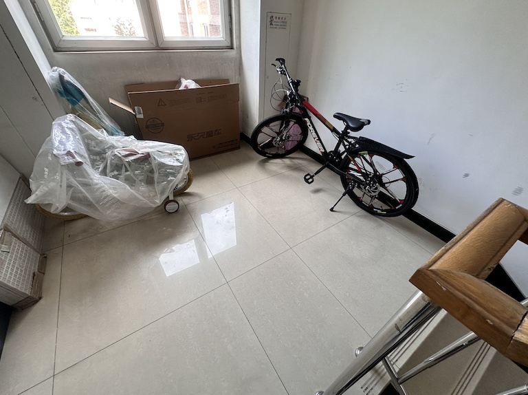 自行车、行李箱，还有800斤重物…别亲手堵上生命通道！