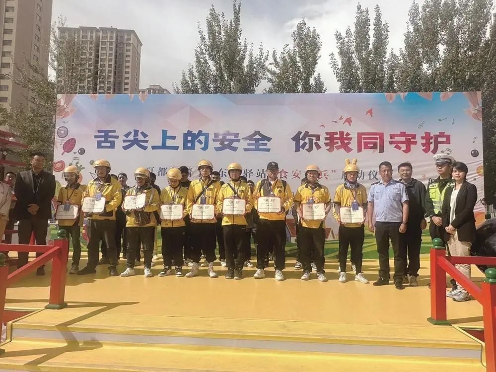 外卖小哥只是送外卖？想简单了，他们会的还很多！