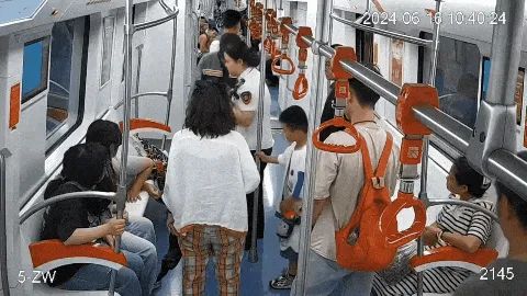 救命神器就在身边!人人都应学会使用AED(附使用指南图解) 救命神器就在身边!人人都应学会使用AED(附使用指南图解)