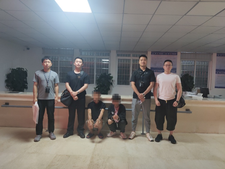 假借学生电话手表盗取手机卡 公安捣毁一涉诈窝点！