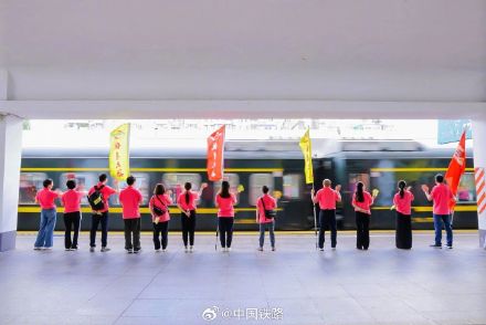 全列卧铺,全程15天!这趟Y字头列车跨越9288公里 全列卧铺,全程15天!这趟Y字头列车跨越9288公里