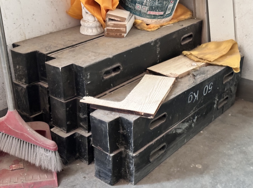 自行车、行李箱，还有800斤重物…别亲手堵上生命通道！