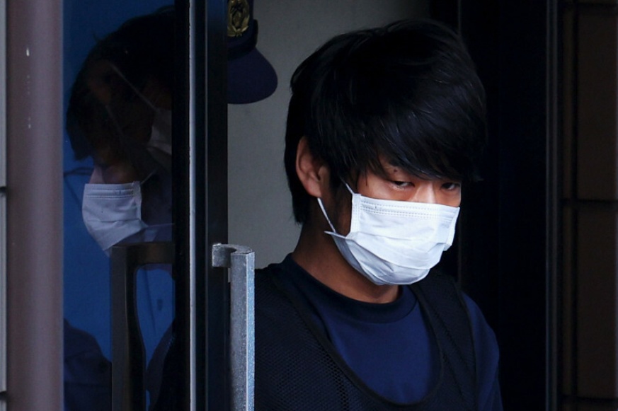 山上彻也最新供述：袭击安倍前日已装填弹药 原计划室内开枪