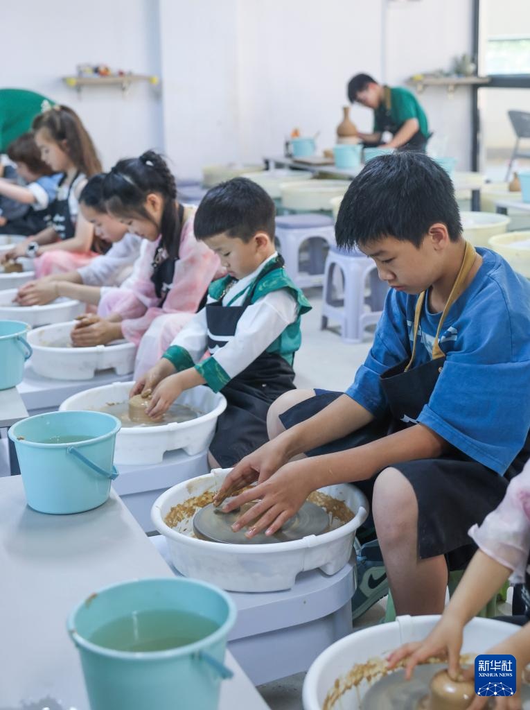 浙江慈溪：暑期青瓷文化课堂