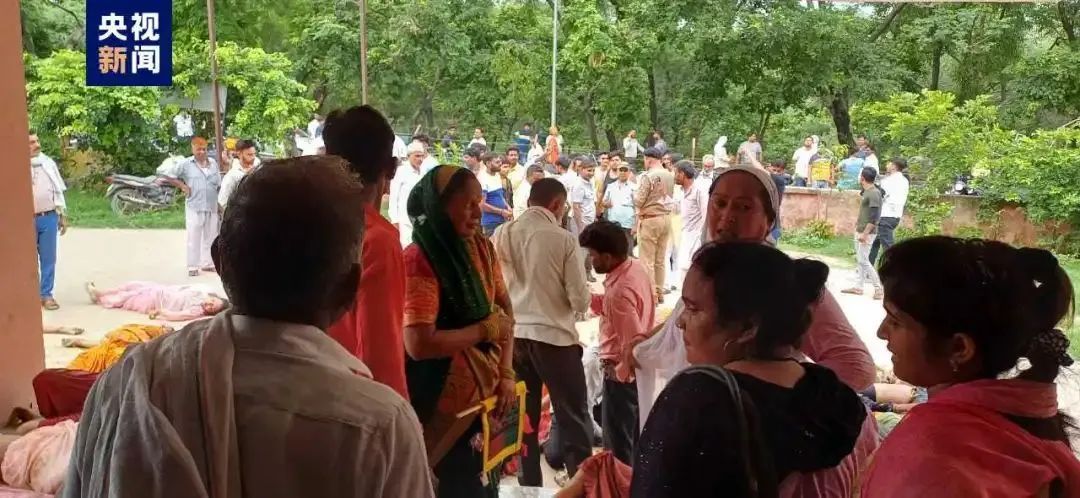 印度一地突发踩踏事故!已致130人死亡!遇到这种事情千万要...... 印度一地突发踩踏事故!已致130人死亡!遇到这种事情千万要......