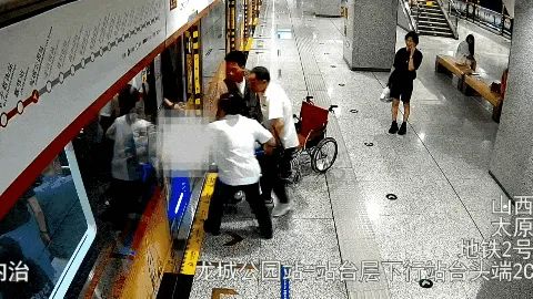 救命神器就在身边!人人都应学会使用AED(附使用指南图解) 救命神器就在身边!人人都应学会使用AED(附使用指南图解)