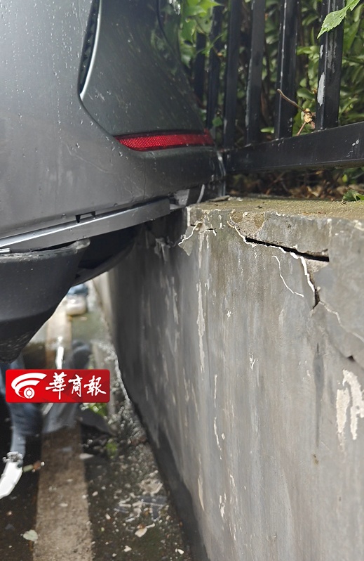 比亚迪新车在4S店等提车时被撞，车主要求退换车…律师回应