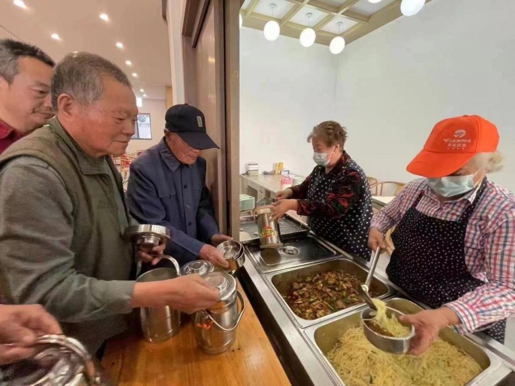 浙江义乌:“幸福食堂”为群众托起“稳稳的幸福” 浙江义乌:“幸福食堂”为群众托起“稳稳的幸福”