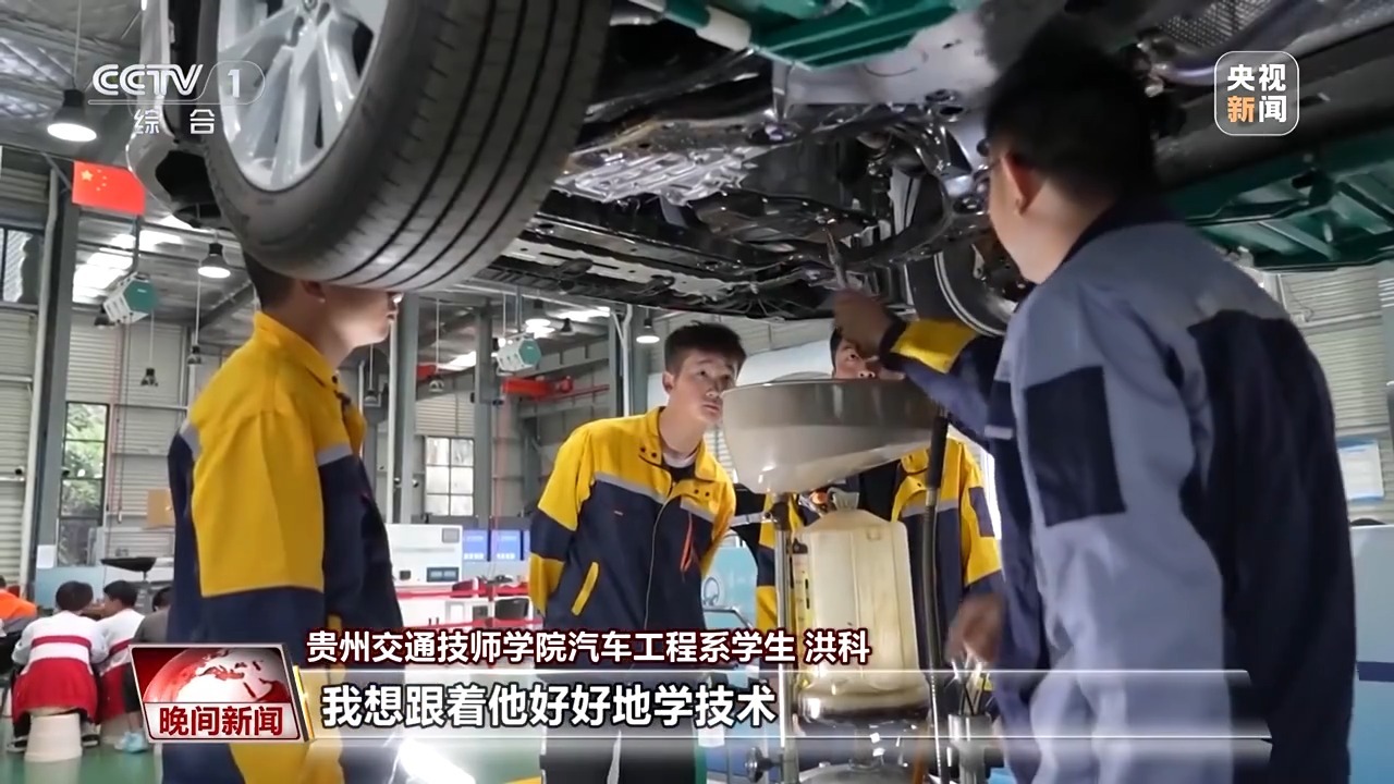 和汽车维修“较劲”!从高考落榜到为人师表的汽修专家 和汽车维修“较劲”!从高考落榜到为人师表的汽修专家