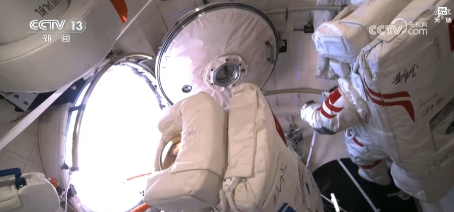 将“丝滑”进行到底!“活力乘组”出舱“奔袭”之路完美 将“丝滑”进行到底!“活力乘组”出舱“奔袭”之路完美