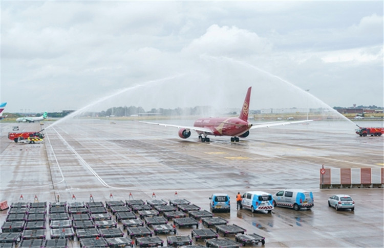 吉祥航空上海至布鲁塞尔直飞航线启航
