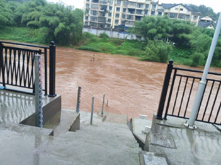 重庆7区县出现暴雨 24条中小河流涨水