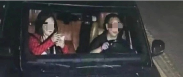 冲撞执勤警车后逃逸！警方悬赏后，嫌疑人投案