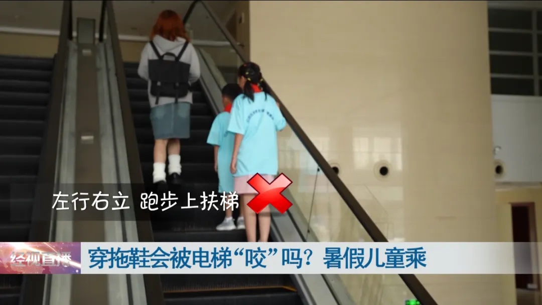因为这个动作，5岁男孩的脚被扶梯死死卡住！家长注意