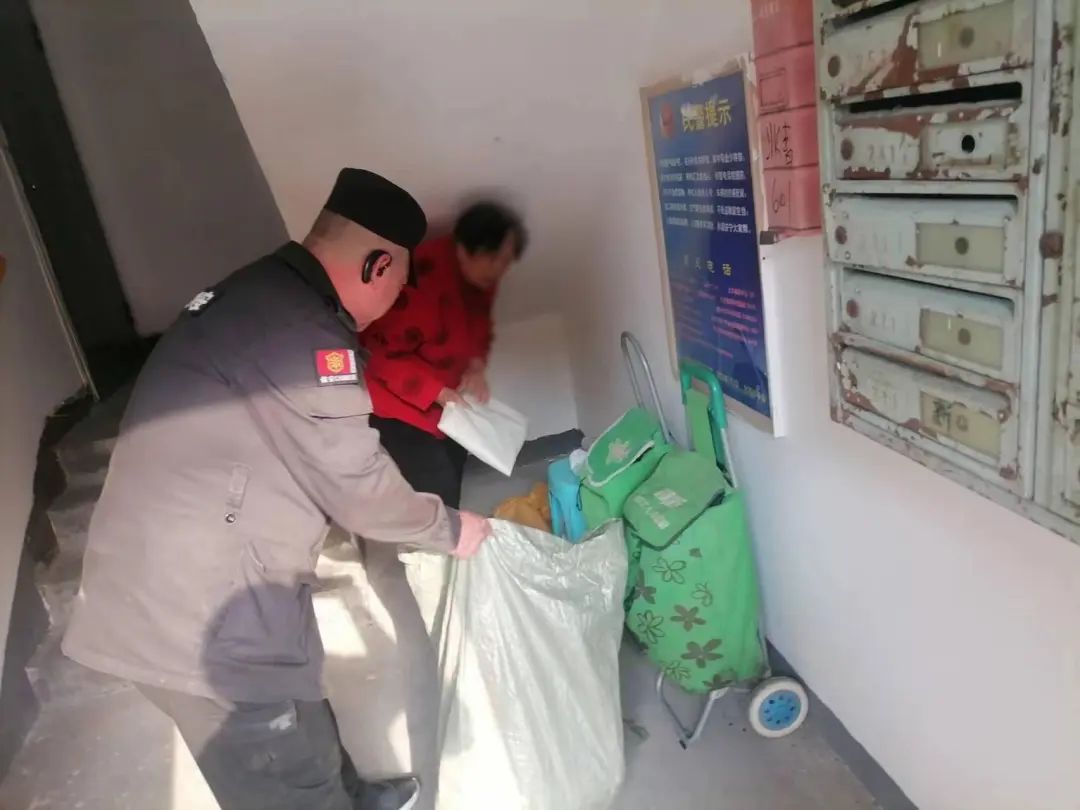 “五清”工作法，北京这个街道清理楼道堆物有成效！