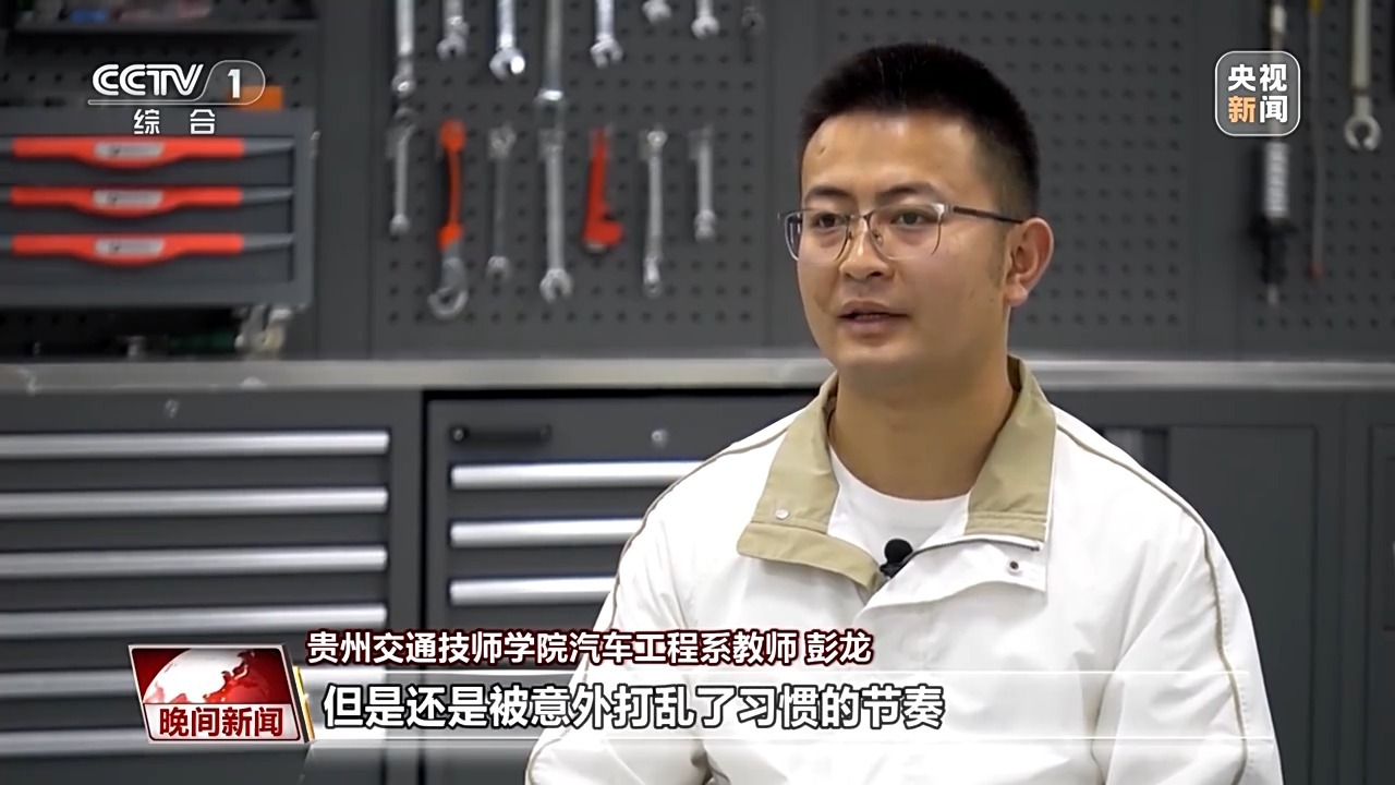 和汽车维修“较劲”!从高考落榜到为人师表的汽修专家 和汽车维修“较劲”!从高考落榜到为人师表的汽修专家