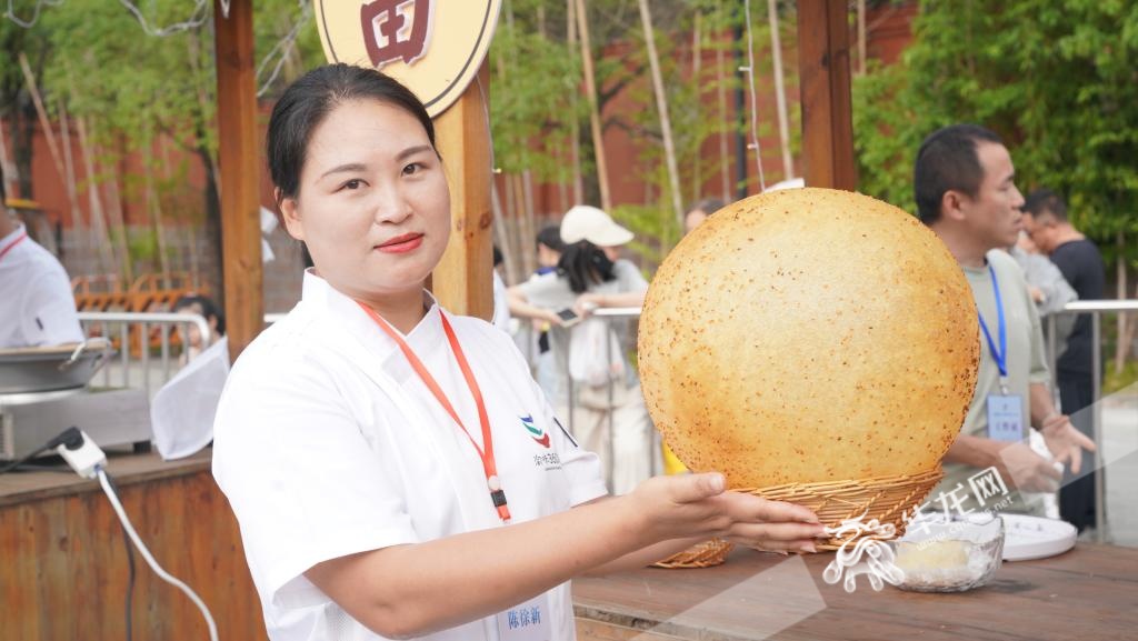 “渝味”+“宇胃”=“余味” 究竟是什么让董宇辉这样念念不忘