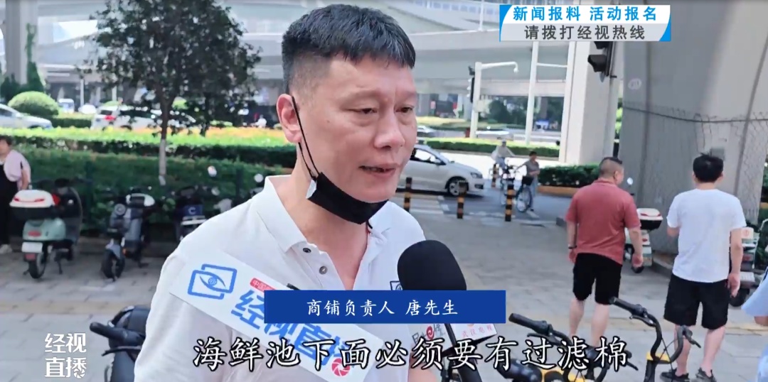 武汉一餐厅惊现两个大型深坑!城管掀开围挡惊了…… 武汉一餐厅惊现两个大型深坑!城管掀开围挡惊了……