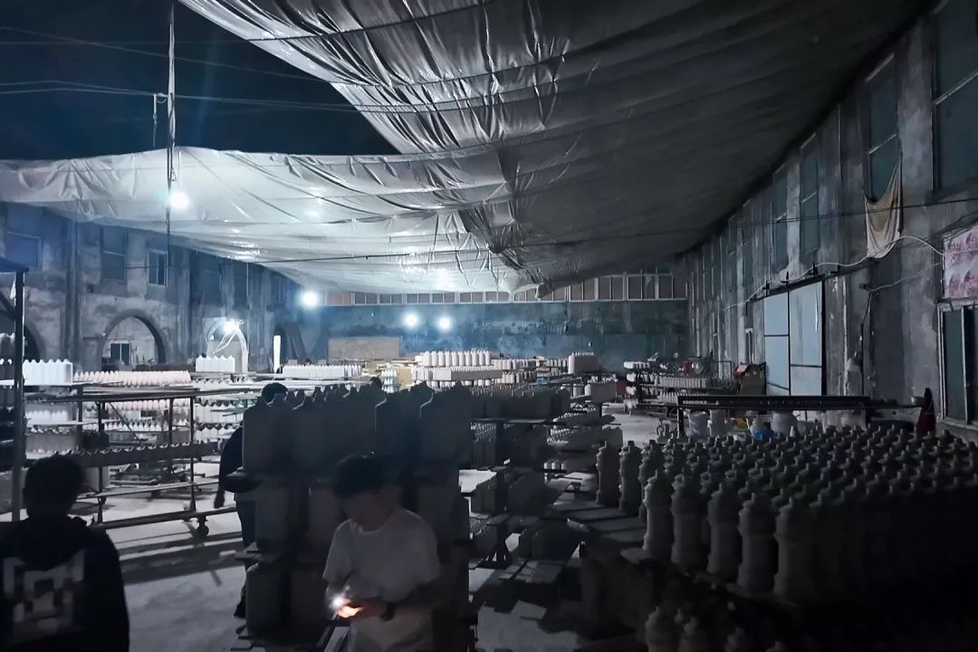 揭秘“特供酒”生产作坊!民警:一言难尽! 揭秘“特供酒”生产作坊!民警:一言难尽!