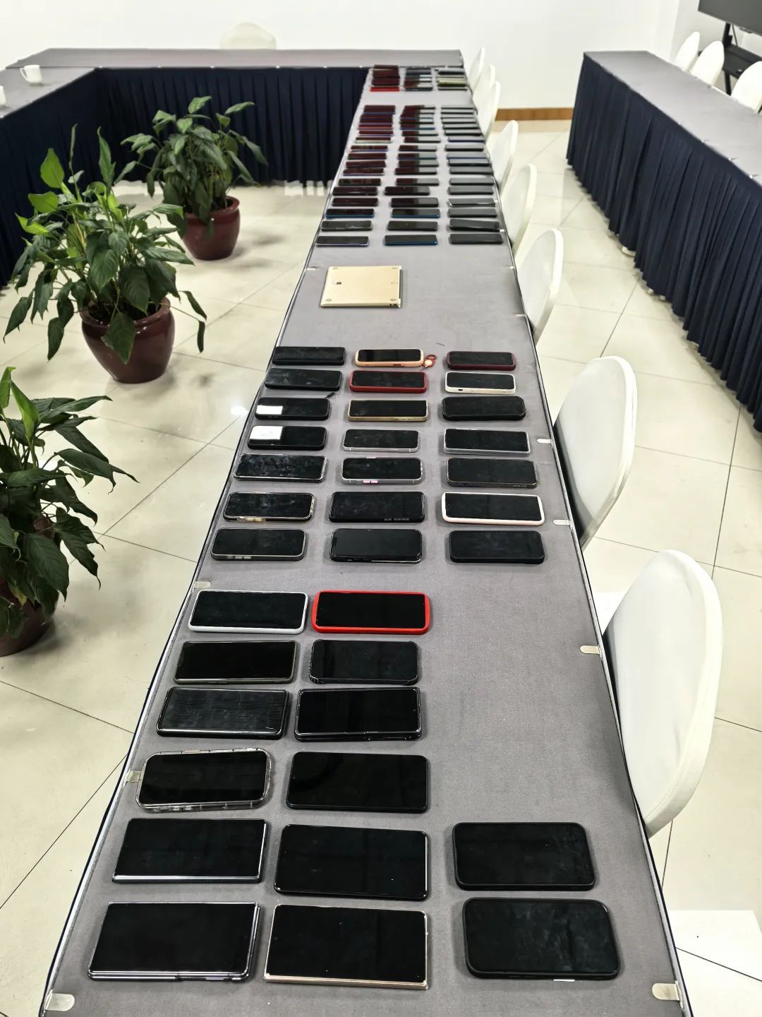 揭秘“特供酒”生产作坊!民警:一言难尽! 揭秘“特供酒”生产作坊!民警:一言难尽!