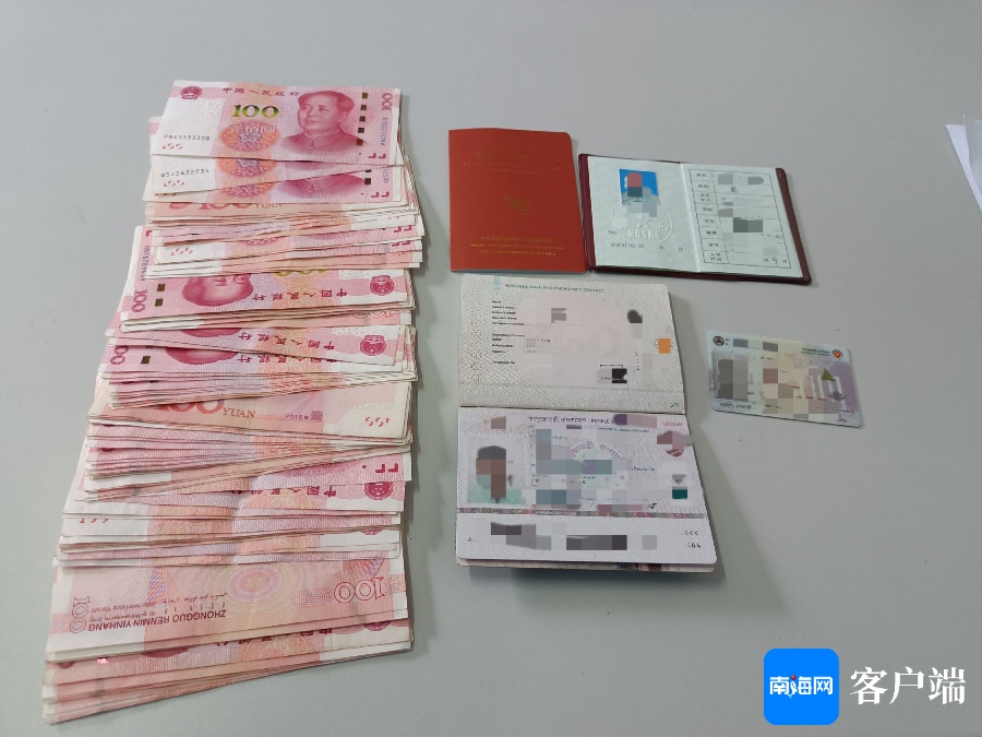 外籍留学生遗落万元现金,海口公交司机完璧归赵→ 外籍留学生遗落万元现金,海口公交司机完璧归赵→