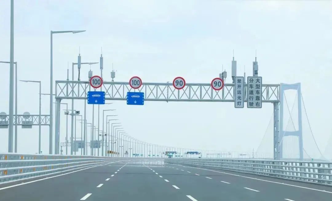 把深中通道当自家客厅?坐露营椅喝饮料摆拍?处罚来了 把深中通道当自家客厅?坐露营椅喝饮料摆拍?处罚来了