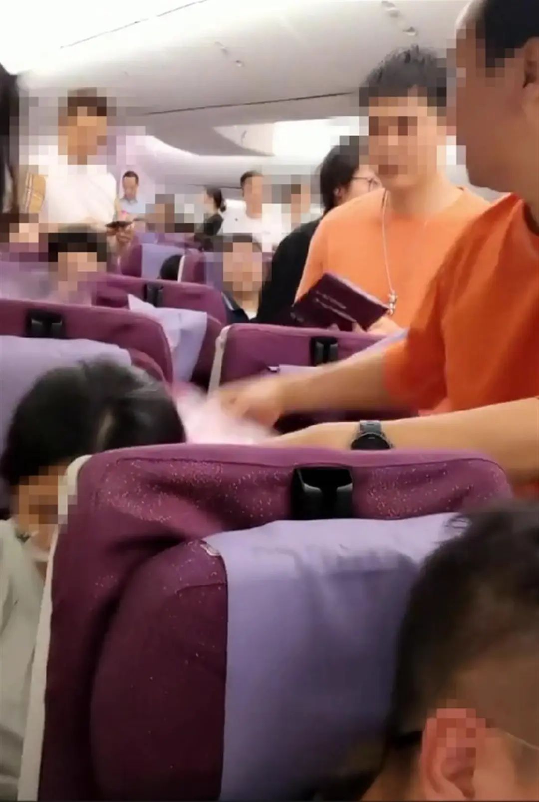 事发上海出发航班！不开空调致乘客中暑？航司致歉，详情公布→