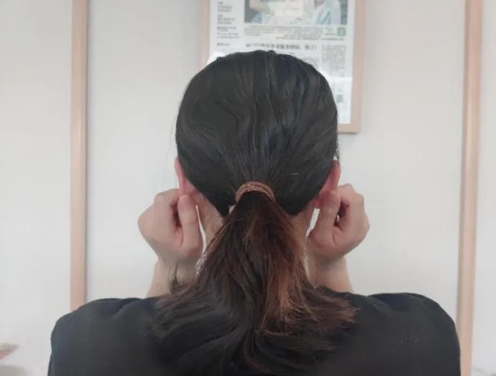 这些比散步还简单的动作，对健康有大益处！赶紧练起来！