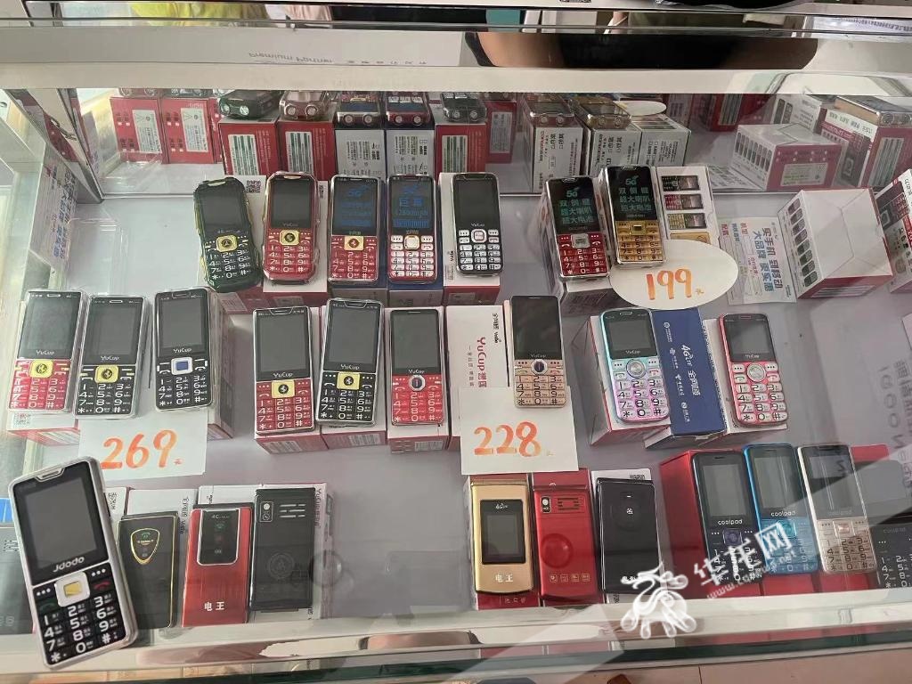 拒绝玩手机成瘾！下班秒换老年机 你试过“数字排毒”吗？