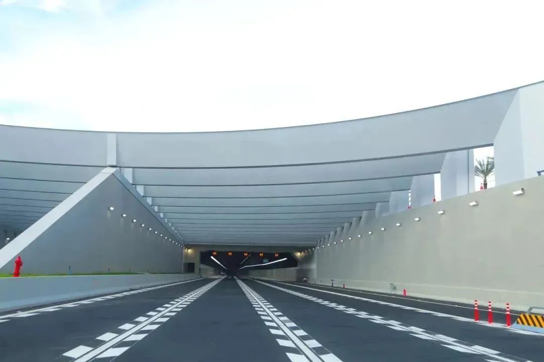 把深中通道当自家客厅?坐露营椅喝饮料摆拍?处罚来了 把深中通道当自家客厅?坐露营椅喝饮料摆拍?处罚来了