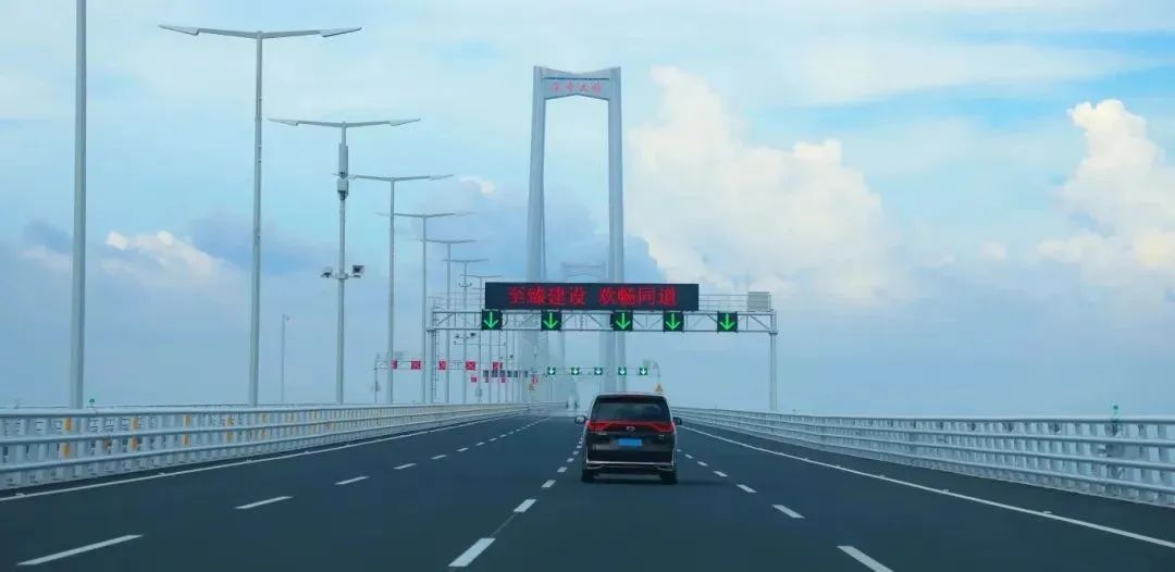 深中通道将迎来首个周末车流高峰，几点通行提示必看！