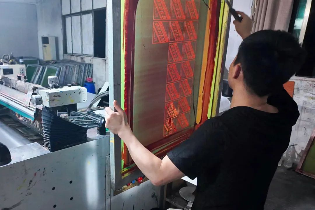 揭秘“特供酒”生产作坊!民警:一言难尽! 揭秘“特供酒”生产作坊!民警:一言难尽!