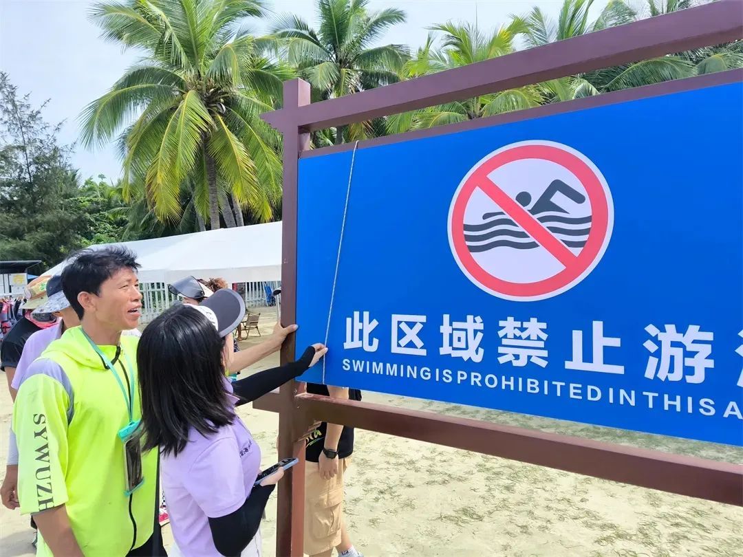 紧急救援！三亚湾2名游客溺水