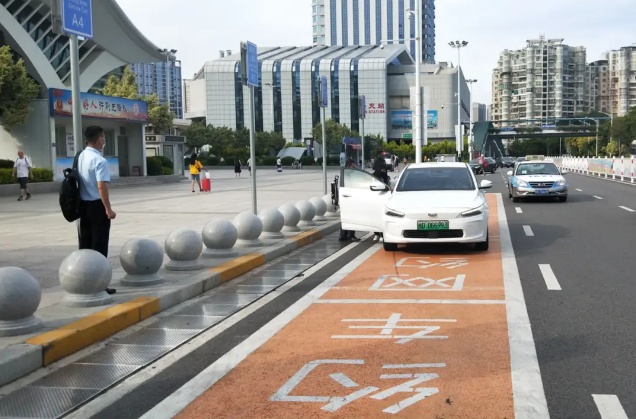 司机宁可受热也不开空调,网约车“空调费”之争怎么解? 司机宁可受热也不开空调,网约车“空调费”之争怎么解?