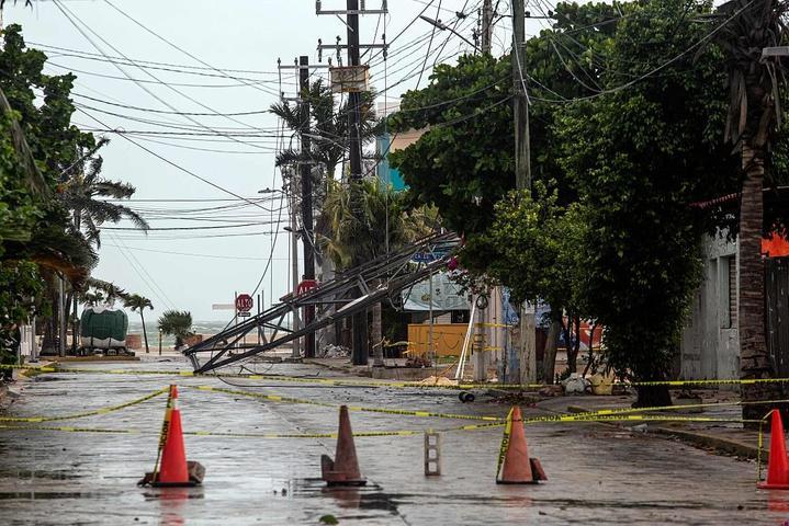 飓风“贝丽尔”侵袭墨西哥 美国得州提高警惕 飓风“贝丽尔”侵袭墨西哥 美国得州提高警惕
