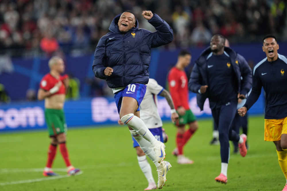 足球丨欧锦赛淘汰赛:法国队胜葡萄牙队 晋级四强 足球丨欧锦赛淘汰赛:法国队胜葡萄牙队 晋级四强