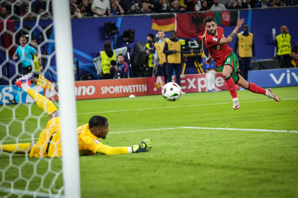 足球丨欧锦赛淘汰赛:法国队胜葡萄牙队 晋级四强 足球丨欧锦赛淘汰赛:法国队胜葡萄牙队 晋级四强