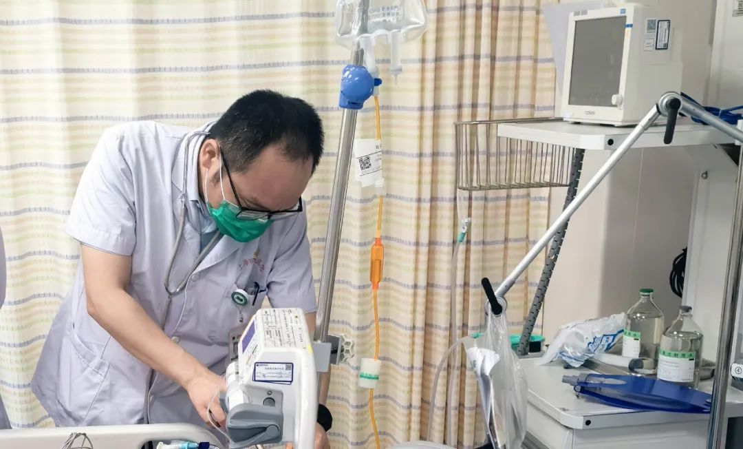 又是滚烫的一天!申城今日直逼39℃,有医院两天内陆续抢救9名重度中暑患者 又是滚烫的一天!申城今日直逼39℃,有医院两天内陆续抢救9名重度中暑患者