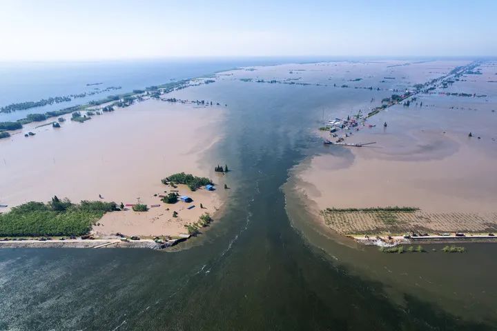 湖南华容洞庭湖决堤抢险，最新消息→