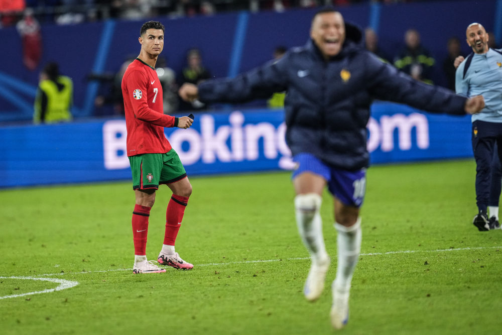 足球丨欧锦赛淘汰赛:法国队胜葡萄牙队 晋级四强 足球丨欧锦赛淘汰赛:法国队胜葡萄牙队 晋级四强