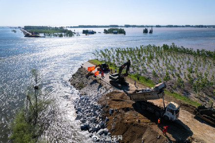 直击洞庭湖抢险救援一线!湖南岳阳市华容县团洲垸洞庭湖一线堤防决口现场抢险进行时 直击洞庭湖抢险救援一线!湖南岳阳市华容县团洲垸洞庭湖一线堤防决口现场抢险进行时