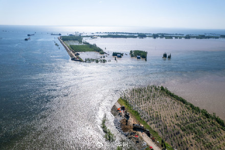 直击洞庭湖抢险救援一线!湖南岳阳市华容县团洲垸洞庭湖一线堤防决口现场抢险进行时 直击洞庭湖抢险救援一线!湖南岳阳市华容县团洲垸洞庭湖一线堤防决口现场抢险进行时