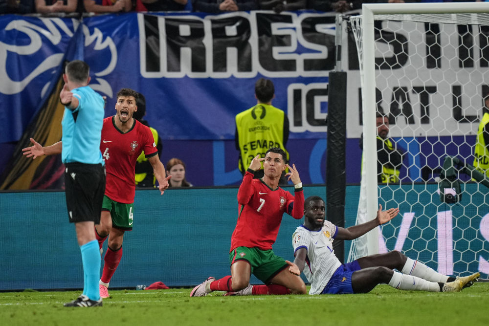 足球丨欧锦赛淘汰赛:法国队胜葡萄牙队 晋级四强 足球丨欧锦赛淘汰赛:法国队胜葡萄牙队 晋级四强