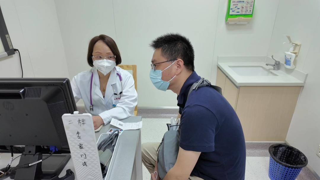眼睛疼竟是脑袋“发霉”?@上海人:出梅后也有黄梅病,高温天警惕这两种天气→ 眼睛疼竟是脑袋“发霉”?@上海人:出梅后也有黄梅病,高温天警惕这两种天气→