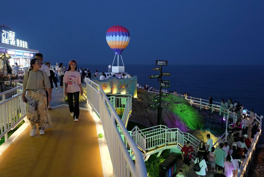 河北北戴河迎来旅游旺季