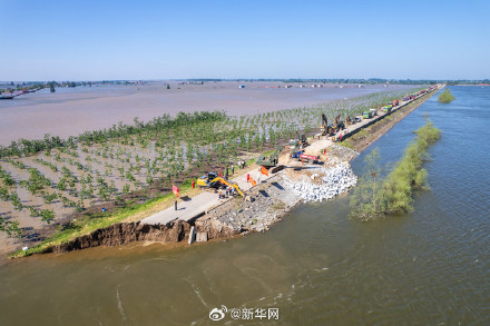 直击洞庭湖抢险救援一线!湖南岳阳市华容县团洲垸洞庭湖一线堤防决口现场抢险进行时 直击洞庭湖抢险救援一线!湖南岳阳市华容县团洲垸洞庭湖一线堤防决口现场抢险进行时