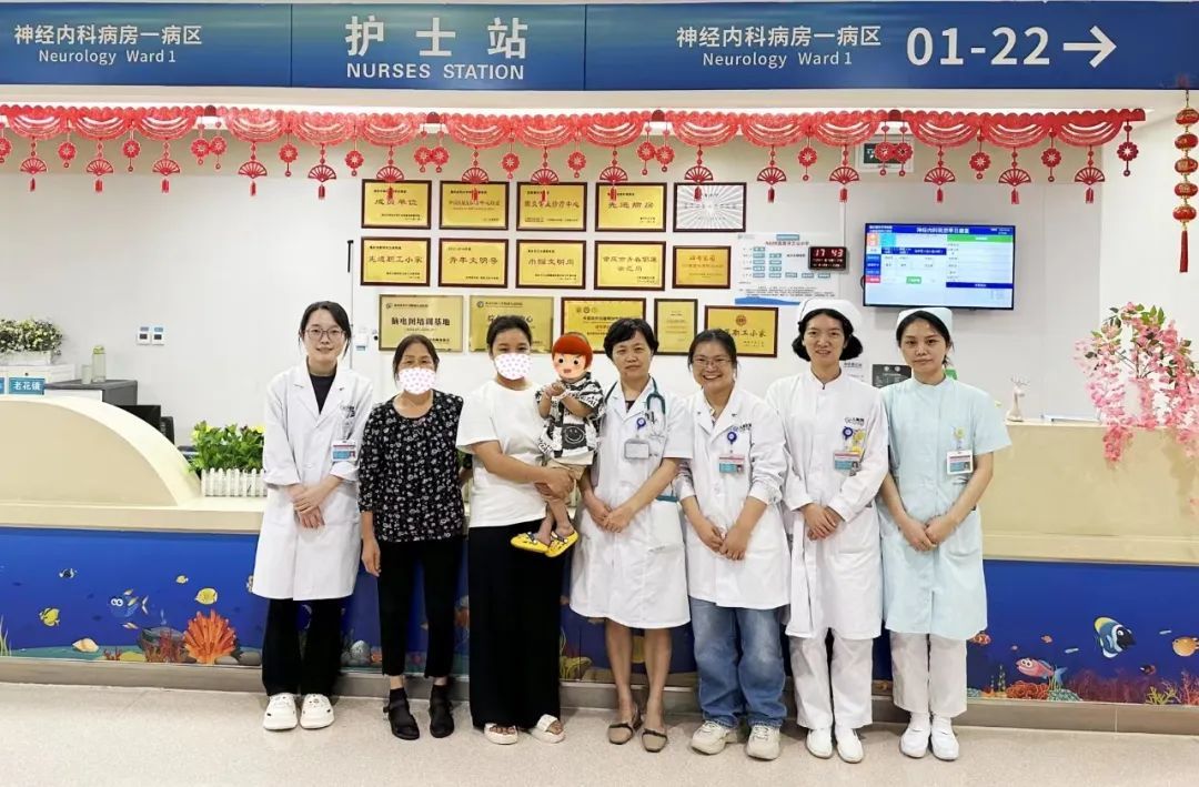 常去菜地玩且爱咬手指……2岁男童被诊断脑内“钻”进寄生虫