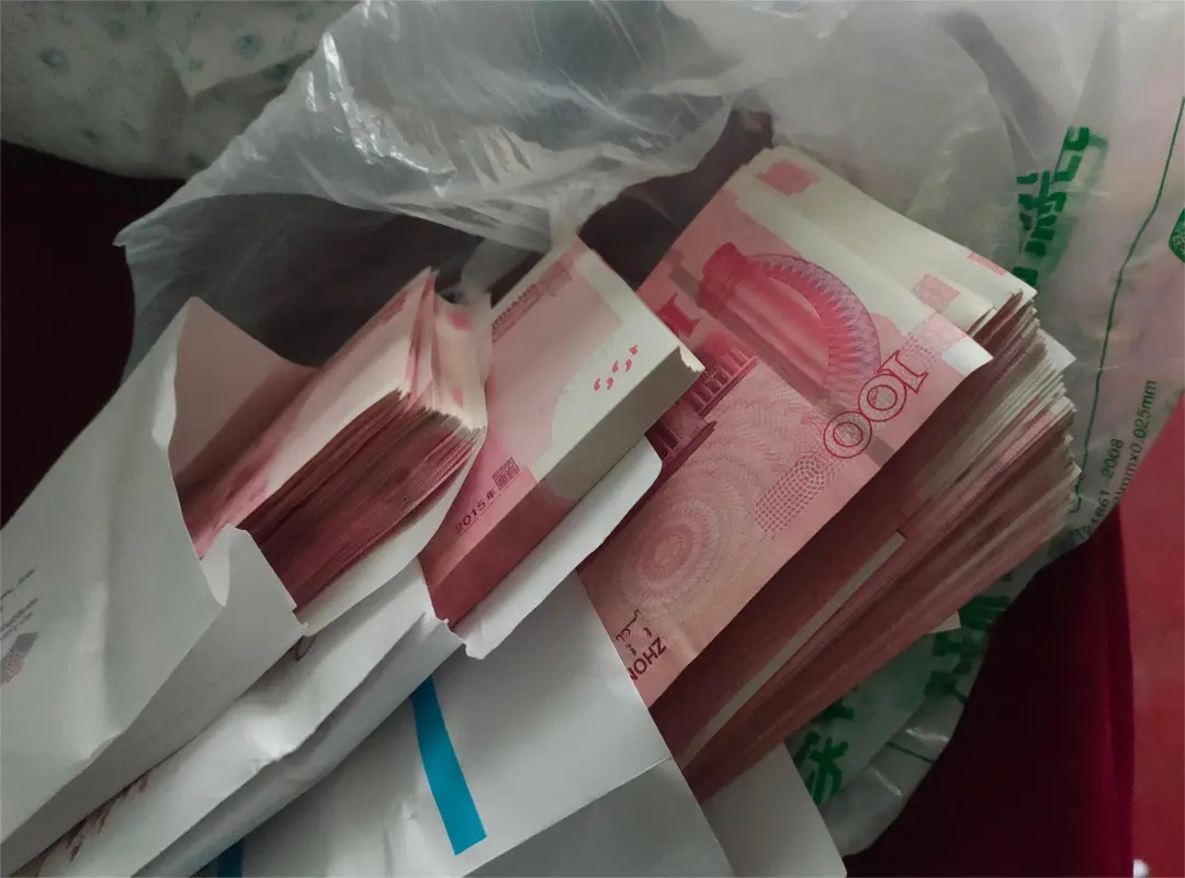 “孙子”不是真孙子，“奶奶”也不是真奶奶